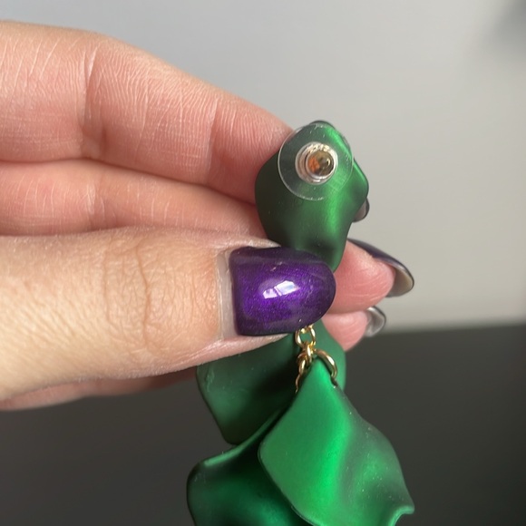 🆕 Long linear deep green earrings - Picture 3 of 4